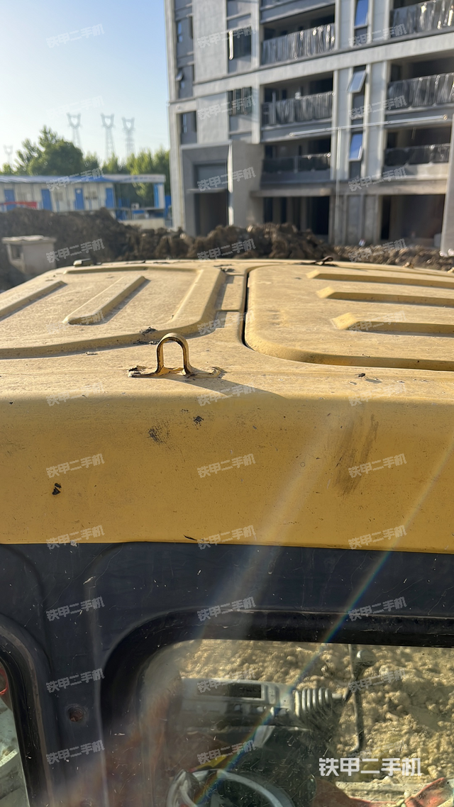 驾驶室顶部（整机外观）