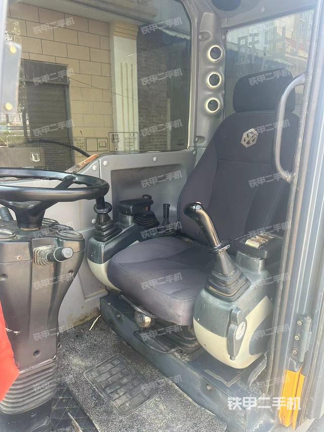 驾驶室整体（整机外观）