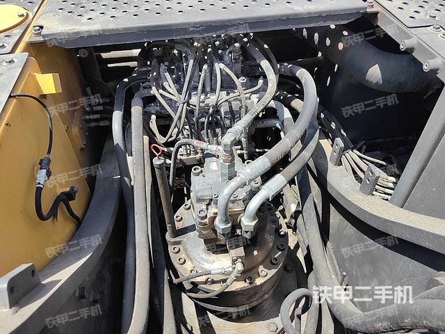 回转马达和主控阀（整机外观）