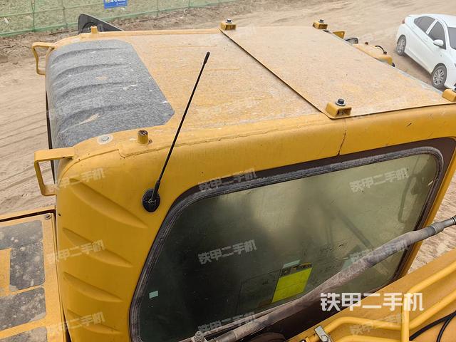 驾驶室顶部（整机外观）