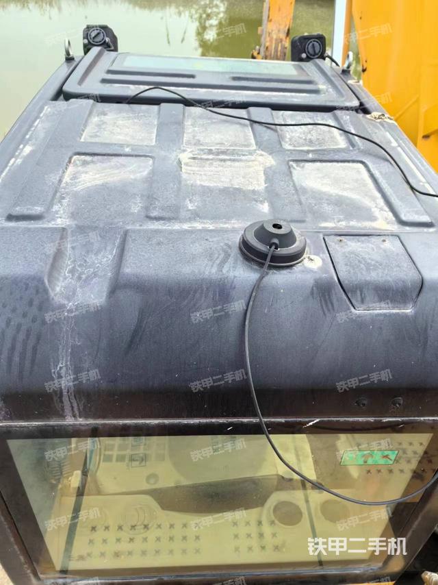 驾驶室顶部（整机外观）