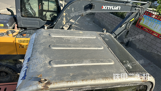 驾驶室顶部（整机外观）