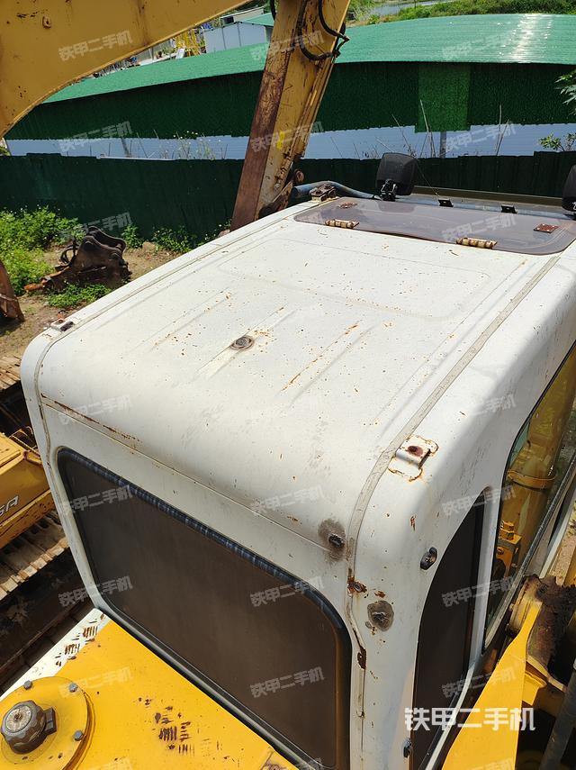 驾驶室顶部（整机外观）