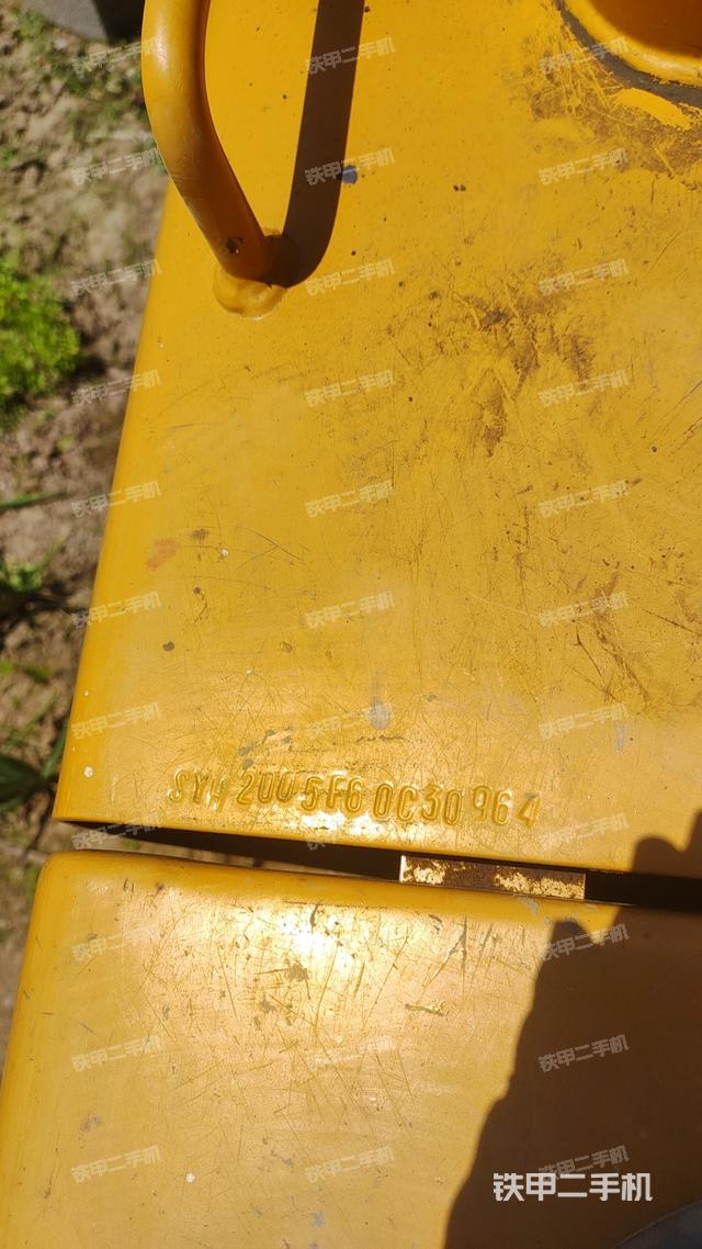 驾驶室顶部（整机外观）