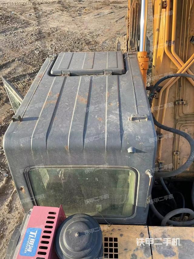 驾驶室顶部（整机外观）