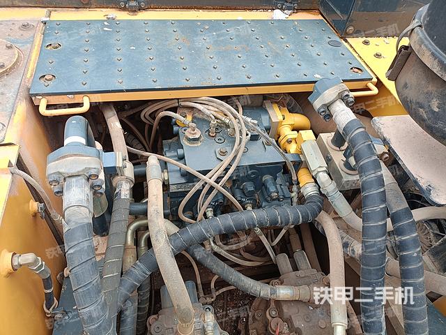 回转马达和主控阀（整机外观）