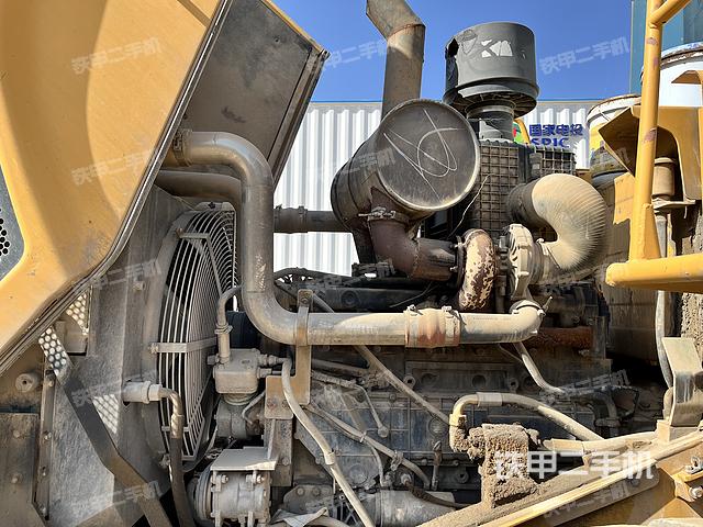 发动机右侧（整机外观及大件）