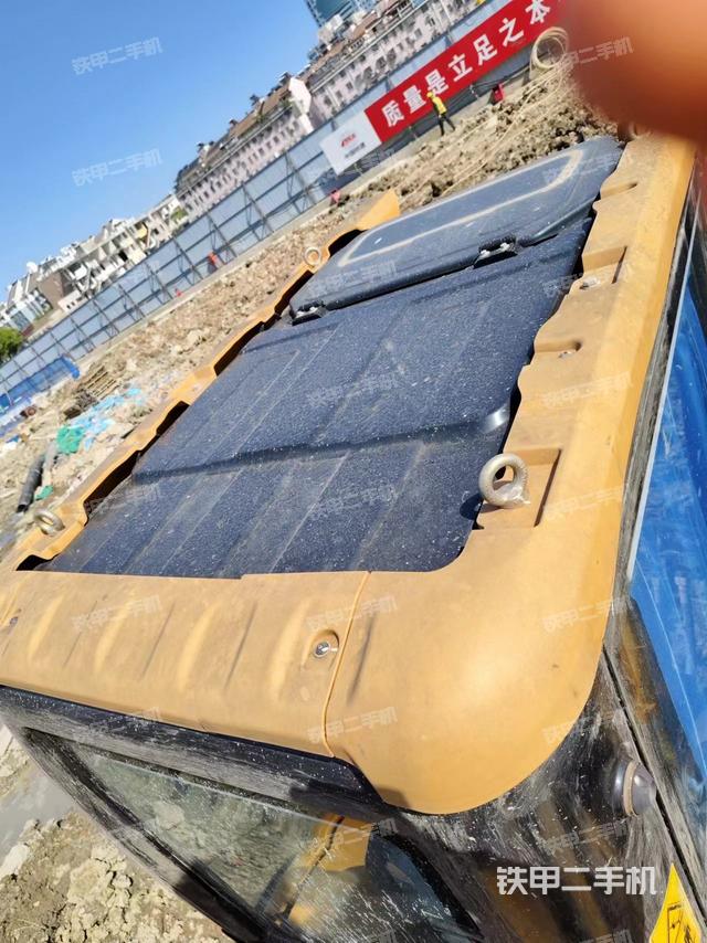 驾驶室顶部（整机外观）