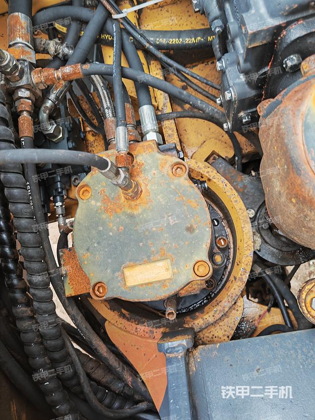 回转马达和主控阀（整机外观）