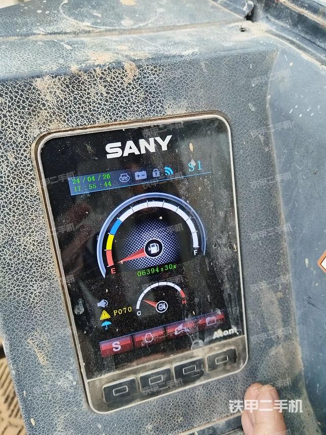 驾驶室整体（整机外观）