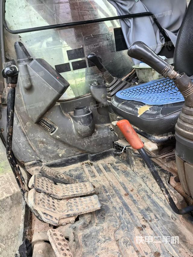 驾驶室整体（整机外观）