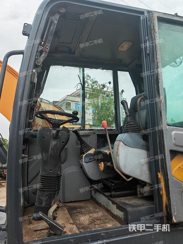 驾驶室整体（整机外观）