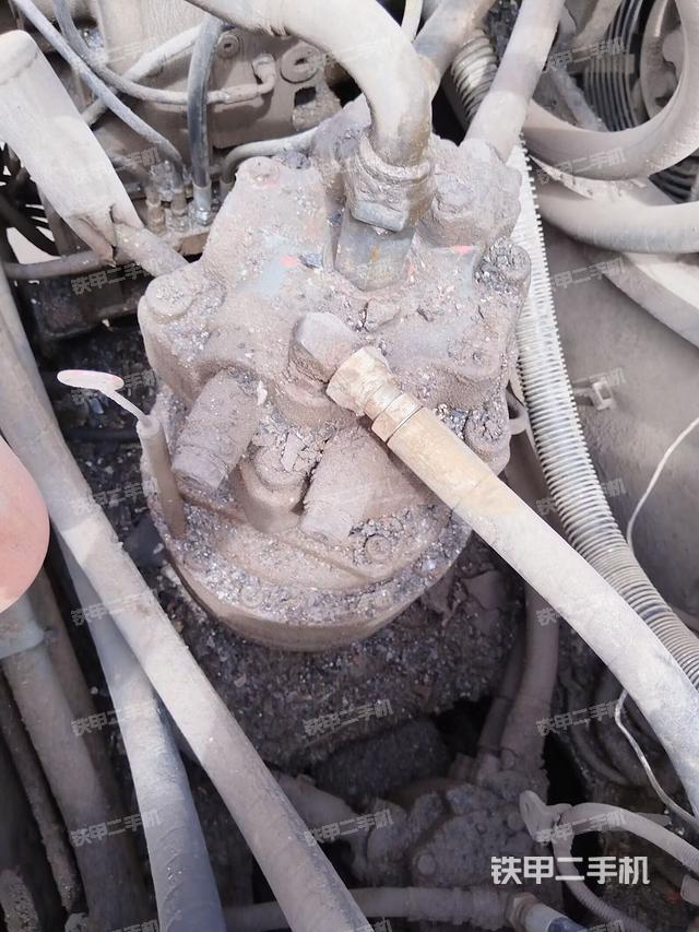 回转马达和主控阀（整机外观）