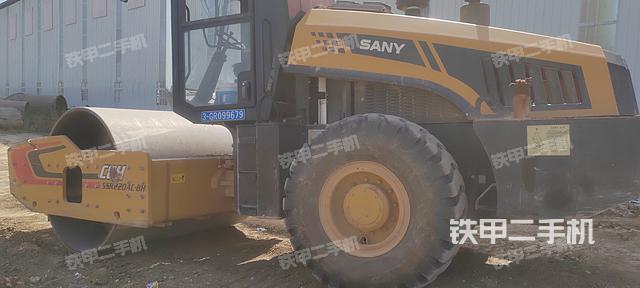 整机左侧（设备外观及核心部件）