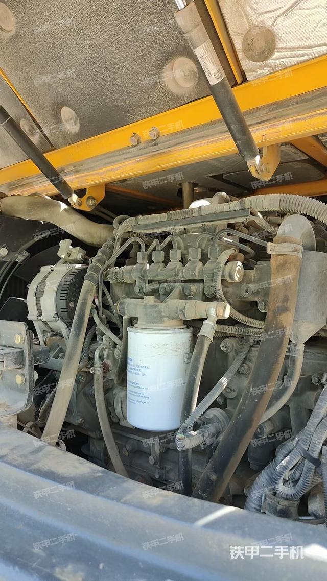 回转马达和主控阀（整机外观）