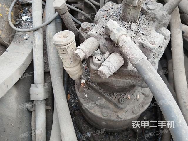 回转马达和主控阀（整机外观）