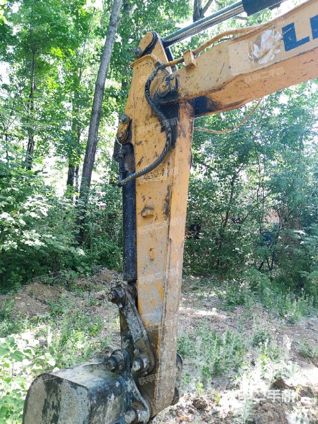 小臂整体左后（工作和回转装置）