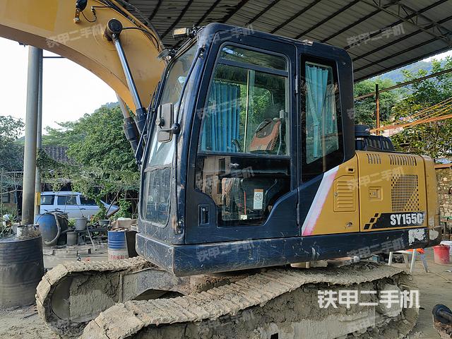 驾驶室顶部（整机外观）