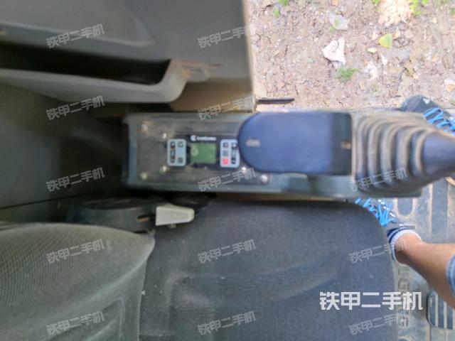 座椅左侧控制台/音响/含左手柄（驾驶室部分）