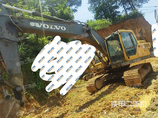 沃尔沃EC210B挖掘机