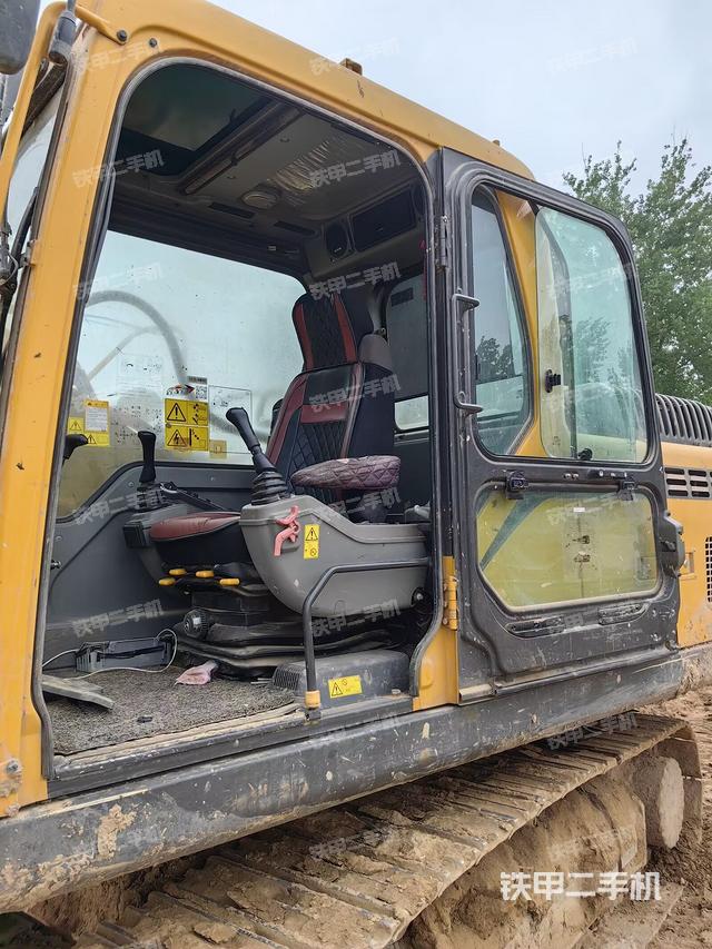 驾驶室整体（整机外观）