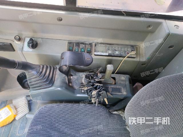 座椅右侧控制台/钥匙门/油门/含右手柄（驾驶室部分）