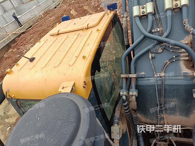 驾驶室顶部（整机外观）