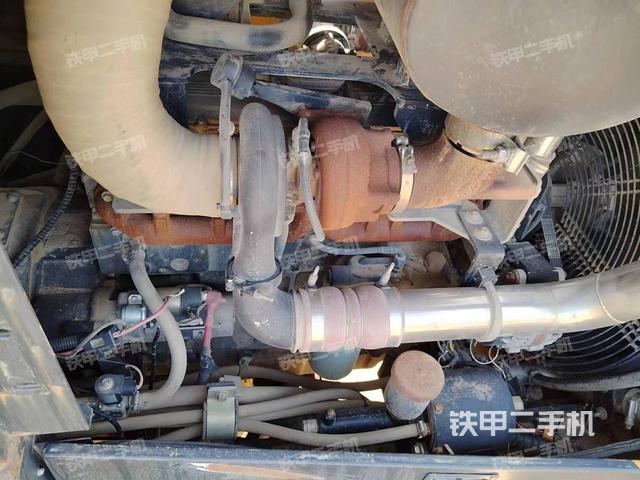 发动机左侧（整机外观及大件）