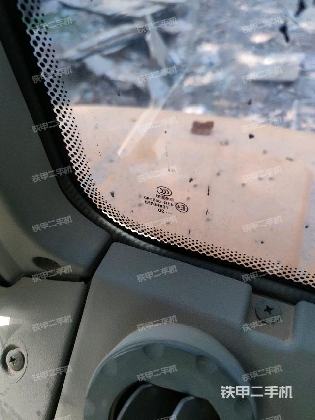 后窗玻璃角标（驾驶室部分）