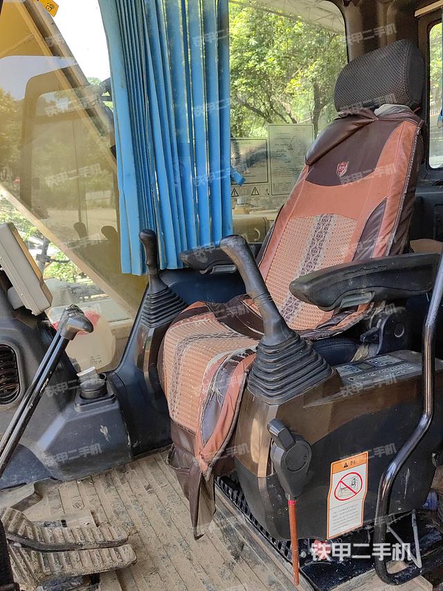 驾驶室整体（整机外观）