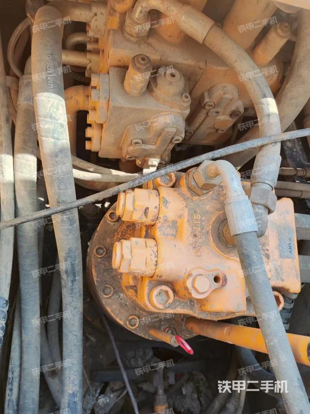 回转马达和主控阀（整机外观）