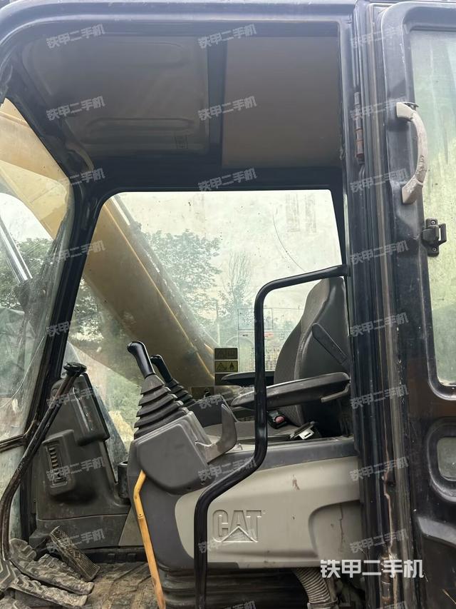 驾驶室顶部（整机外观）