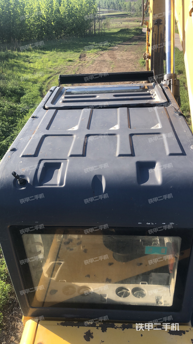 驾驶室顶部（整机外观）