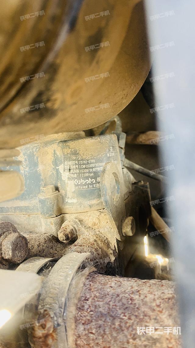 回转马达和主控阀（整机外观）