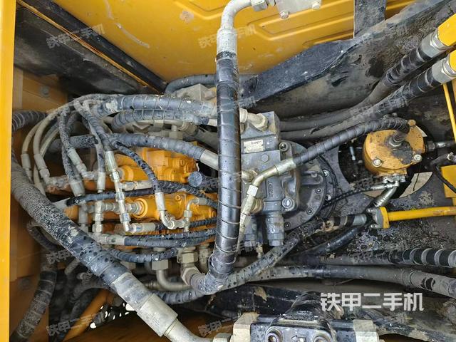 回转马达和主控阀（整机外观）