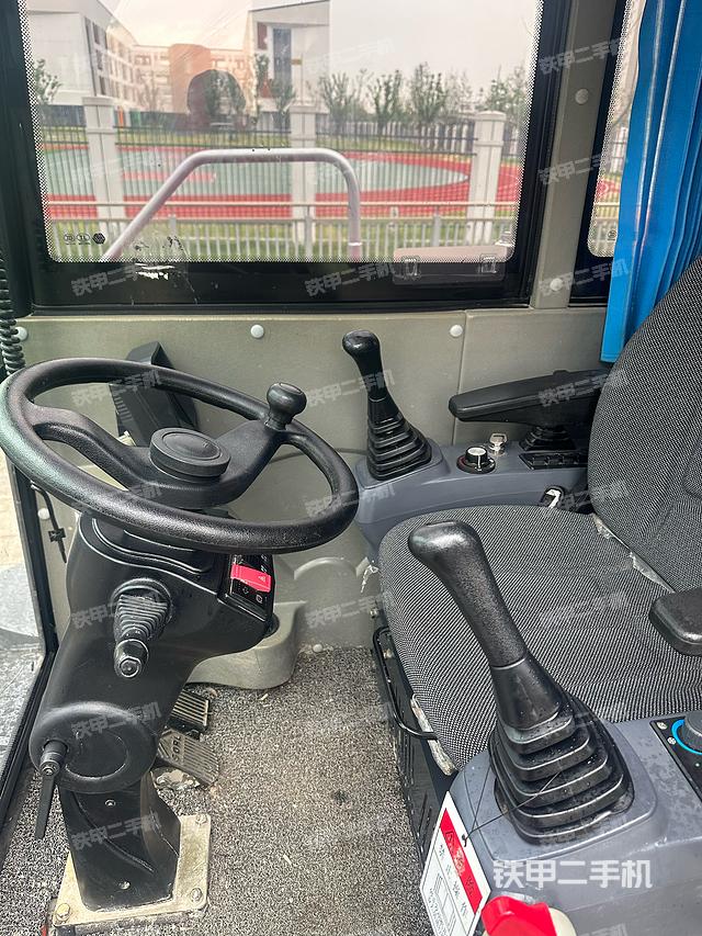 驾驶室整体（整机外观）