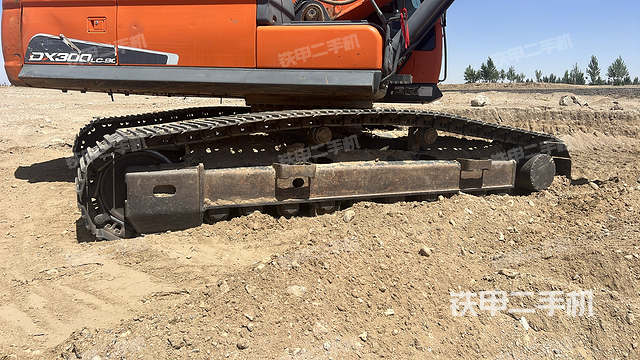 单侧履带整体（整机外观）