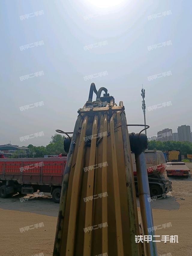 大臂背部俯視(工作和回轉(zhuǎn)裝置) 大臂背部俯視(工作和回轉(zhuǎn)裝置)