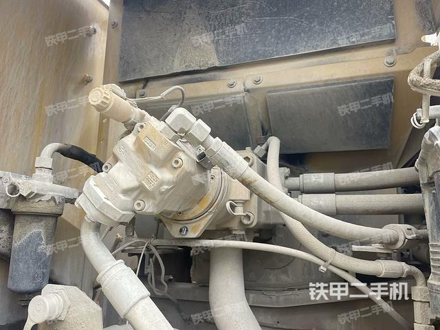 液压泵舱室正面整体（整机外观）