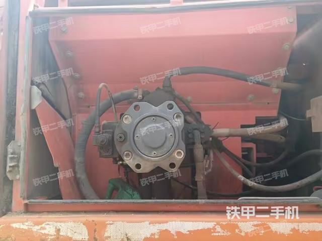 液压泵舱室正面整体（整机外观）