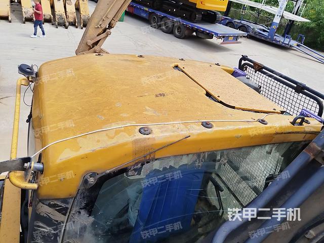 驾驶室顶部（整机外观）