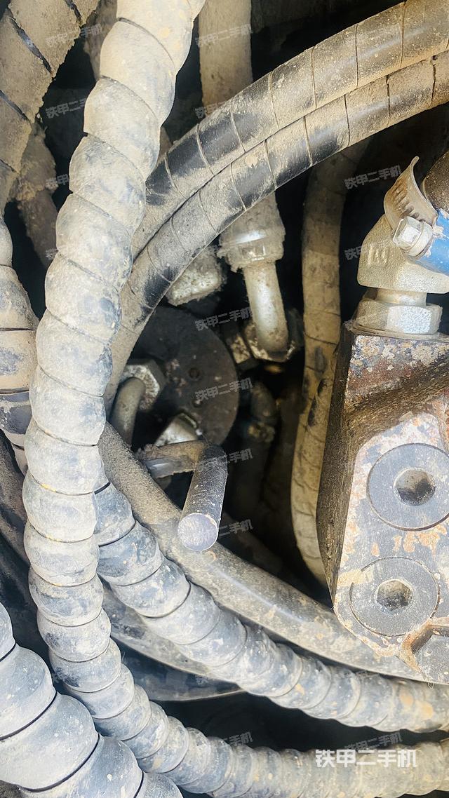 驾驶室顶部（整机外观）