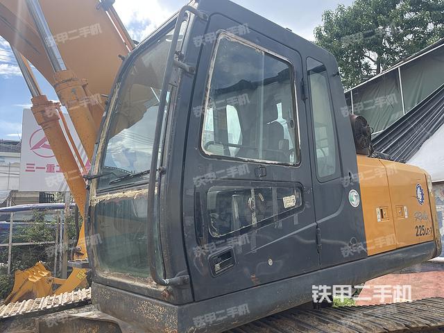 驾驶室整体（整机外观）