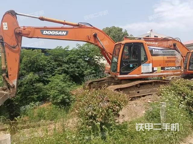 斗山DH225LC-9挖掘机