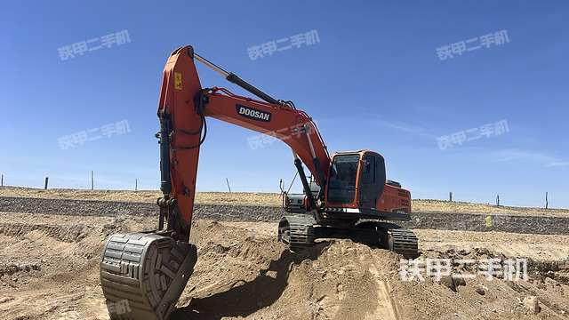 斗山DX260LC-9C挖掘机