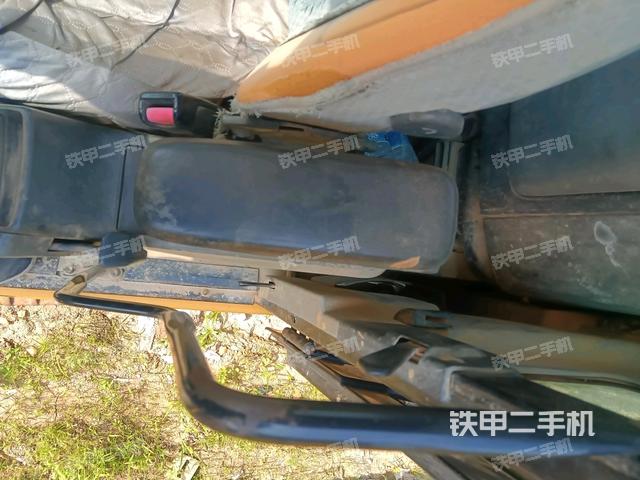 座椅左側(cè)控制臺/音響/含左手柄(駕駛室部分) 座椅左側(cè)控制臺/音響/含左手柄(駕駛室部分)