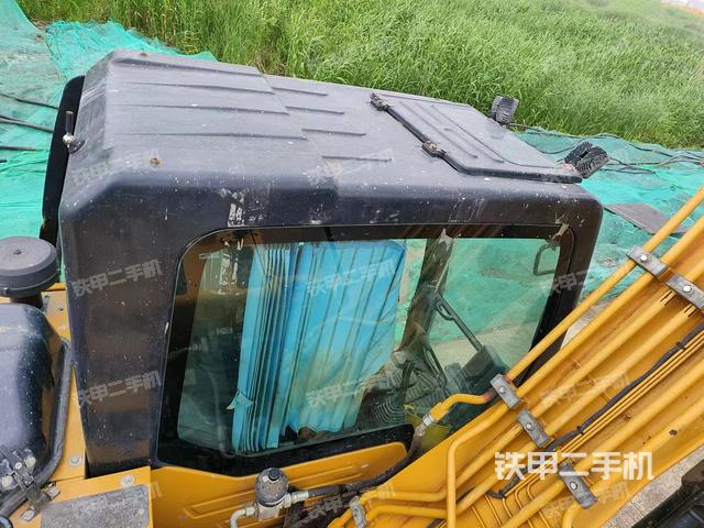 驾驶室顶部（整机外观）