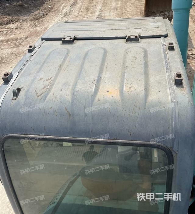 驾驶室顶部（整机外观）