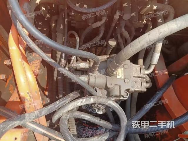 回转马达和主控阀（整机外观）