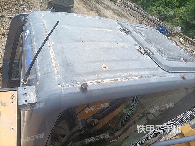 驾驶室顶部（整机外观）